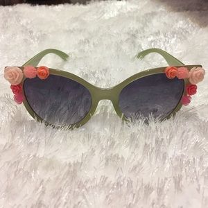 Free w/ any purchase.  Sunglasses 😎